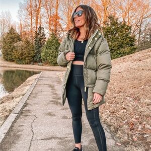 NWOT fabletics green convertible, puffer jacket, size small.